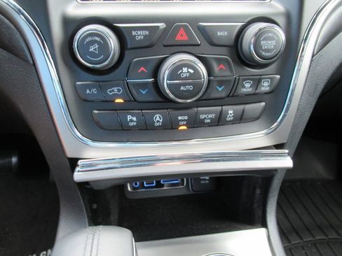 Used 2017 Jeep Grand Cherokee Altitude AWD/4WD image 27