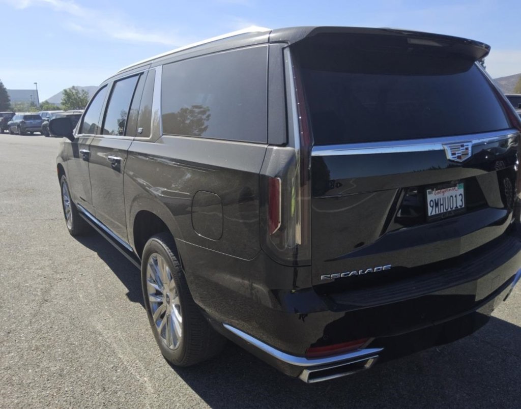 Used 2024 Cadillac Escalade ESV Premium Luxury w/ Performance Package AWD/4WD image 12