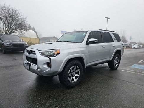 Used 2024 Toyota 4Runner TRD Off-Road Premium image 3