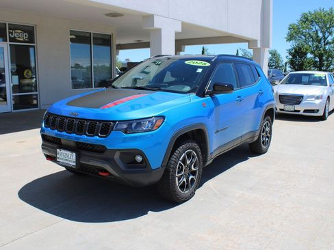 Used 2025 Jeep Compass Trailhawk AWD/4WD image 24