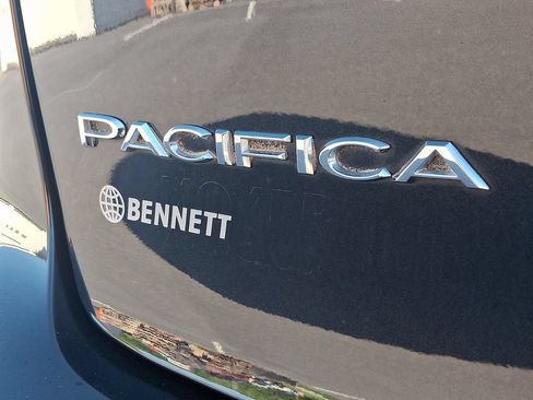 Used 2023 Chrysler Pacifica Touring-L FWD image 29