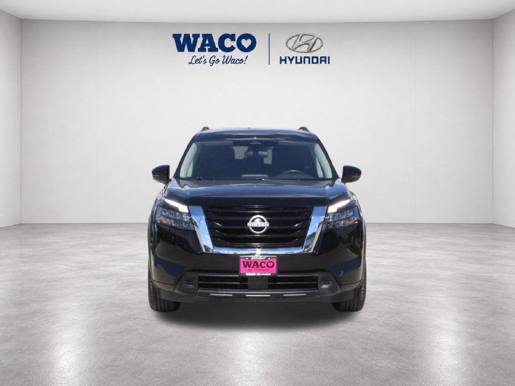 Used 2024 Nissan Pathfinder SV FWD image 2
