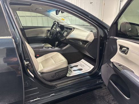 Used 2015 Toyota Avalon Limited w/ Technology Package FWD image 10