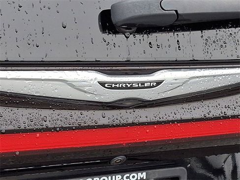 Used 2024 Chrysler Pacifica Touring-L image 31