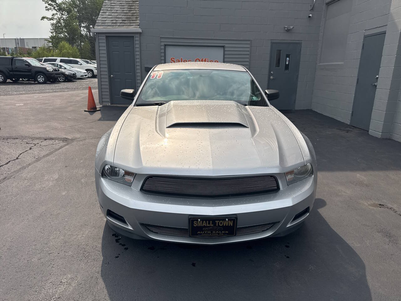 Used 2011 Ford Mustang Coupe w/ 101A Rapid Spec Order Code RWD image 2