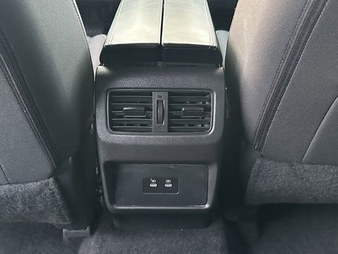 Certified 2025 Nissan Rogue SV image 30