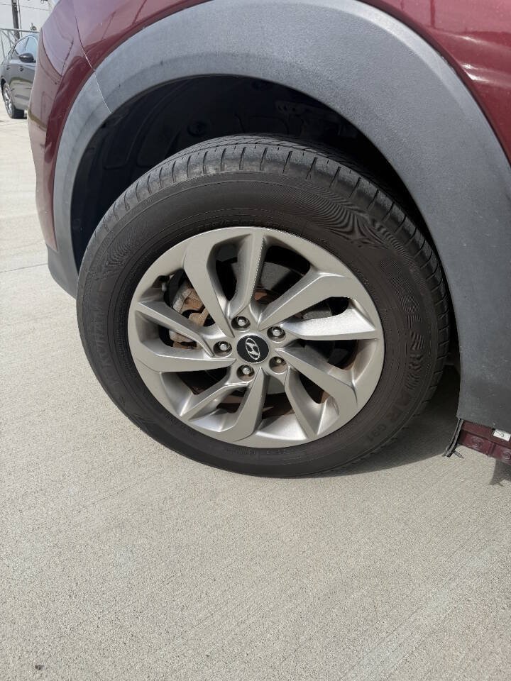 Used 2017 Hyundai Tucson SE w/ SE Popular Package 02 AWD/4WD image 32