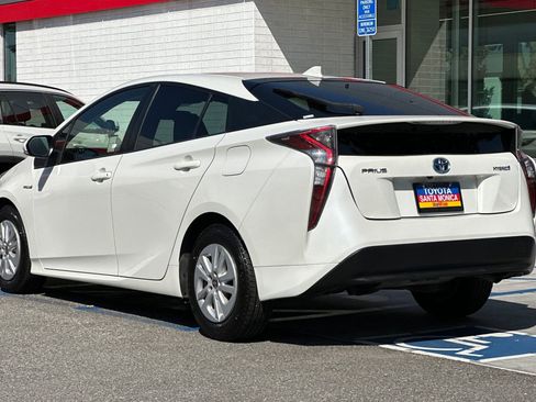 Used 2017 Toyota Prius Two w/ Carpet Mat Package FWD image 6