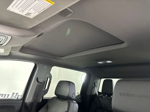 Used 2022 GMC Sierra 1500 Denali w/ Denali Premium Package AWD/4WD image 11