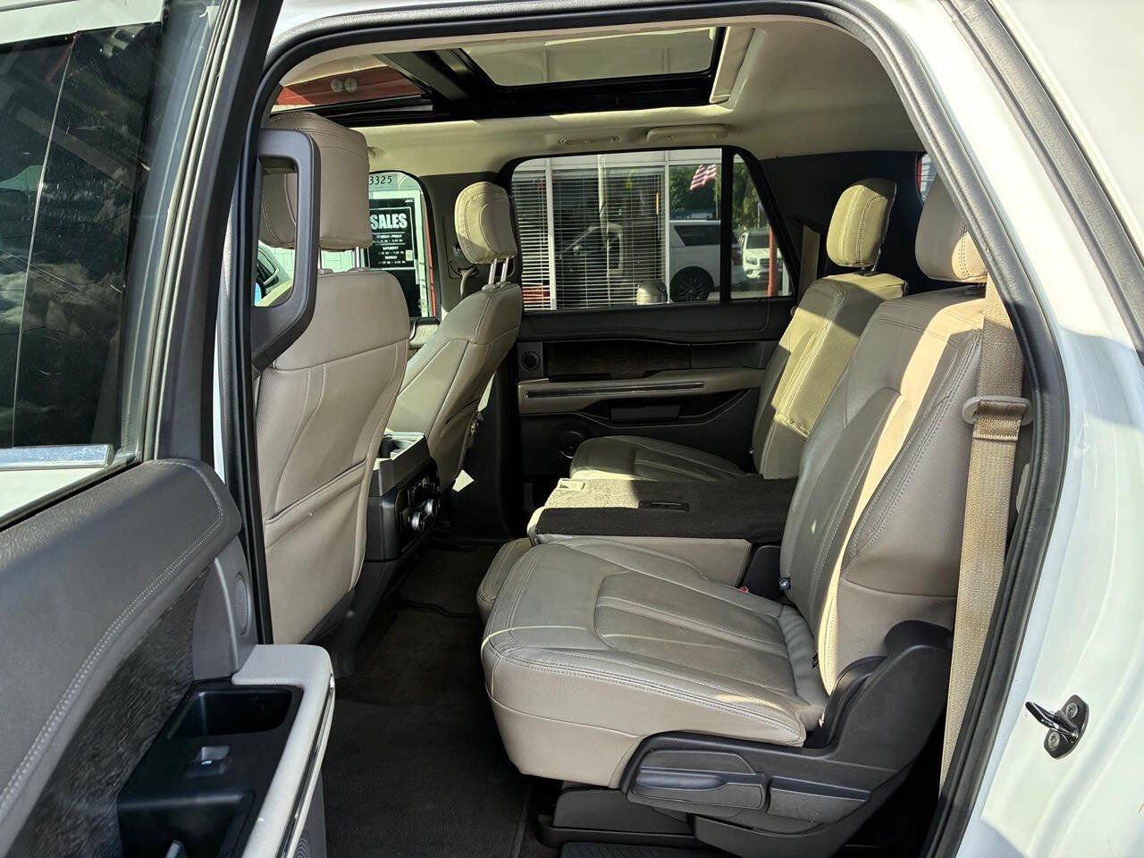 Used 2020 Ford Expedition Max Limited RWD image 16