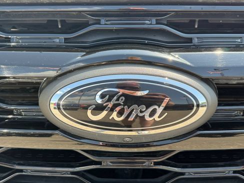 Used 2023 Ford Expedition Limited AWD/4WD image 9