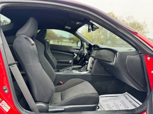 Used 2018 Toyota 86 RWD image 13