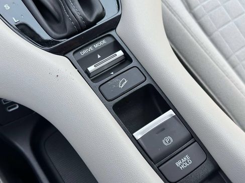 Certified 2024 Honda HR-V LX image 28