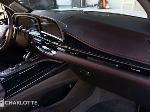 Used 2023 Cadillac Escalade V w/ LPO, ONYX Package image 27