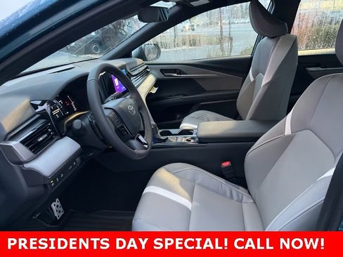 Used 2026 Toyota Camry SE image 7