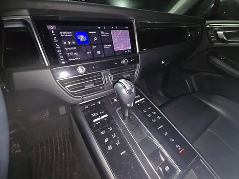 Used 2022 Porsche Macan image 5