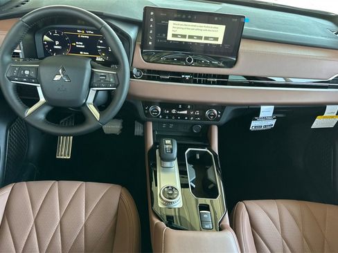 New 2025 Mitsubishi Outlander SEL image 14