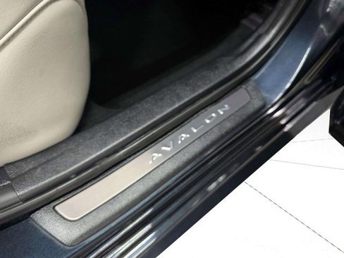 Used 2018 Toyota Avalon Limited image 37