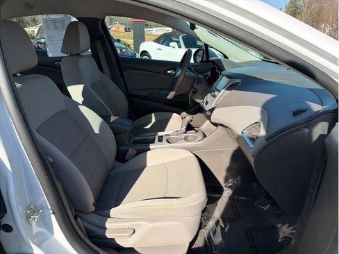 Used 2017 Chevrolet Cruze LS image 11