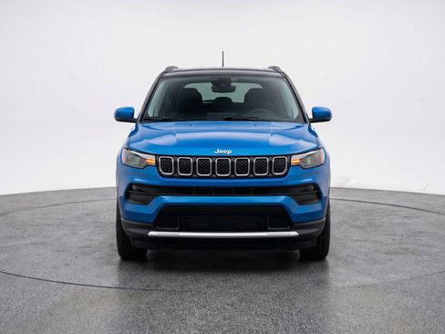 Used 2025 Jeep Compass Limited AWD/4WD image 2