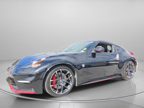 Used 2019 Nissan 370Z NISMO image 2