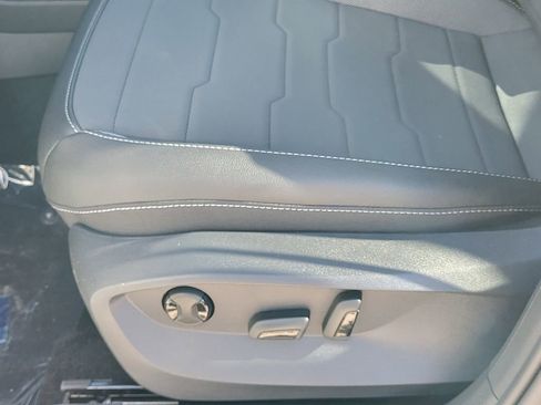New 2026 Volkswagen Taos SE AWD/4WD image 9