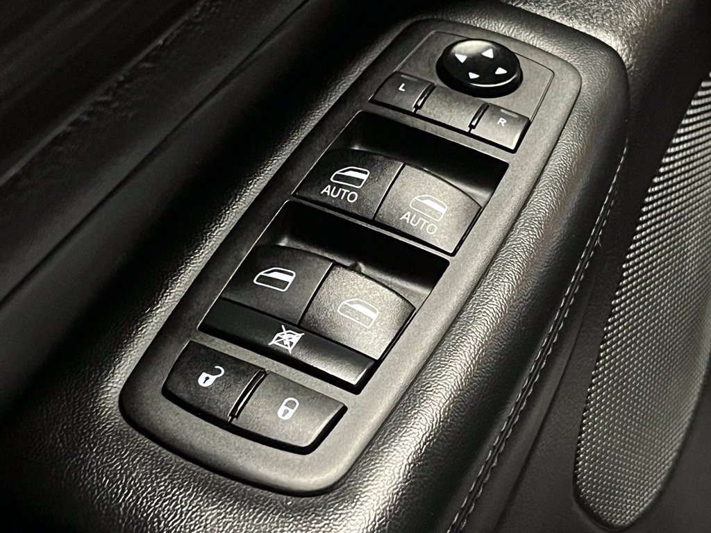 Used 2021 Jeep Grand Cherokee Laredo X AWD/4WD image 16
