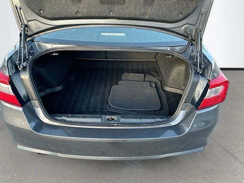 Used 2018 Subaru Legacy 2.5i Premium w/ Moonroof Package image 26