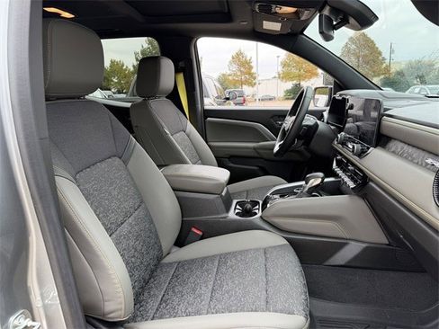 Used 2024 Chevrolet Colorado ZR2 w/ Technology Package image 30