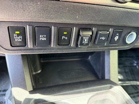 Used 2022 Toyota Tacoma TRD Sport w/ Technology Package AWD/4WD image 25
