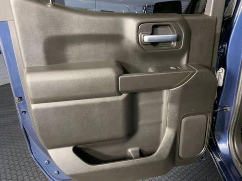 Used 2021 Chevrolet Silverado 1500 LT w/ Z71 Off-Road Package AWD/4WD image 17