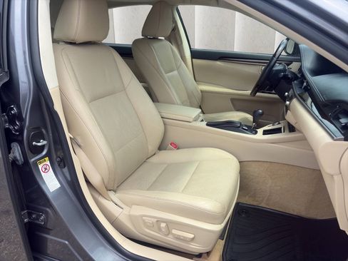 Used 2013 Lexus ES 350 w/ Luxury Pkg FWD image 16
