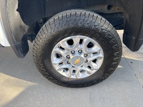 Used 2024 Chevrolet Silverado 2500 LTZ image 4