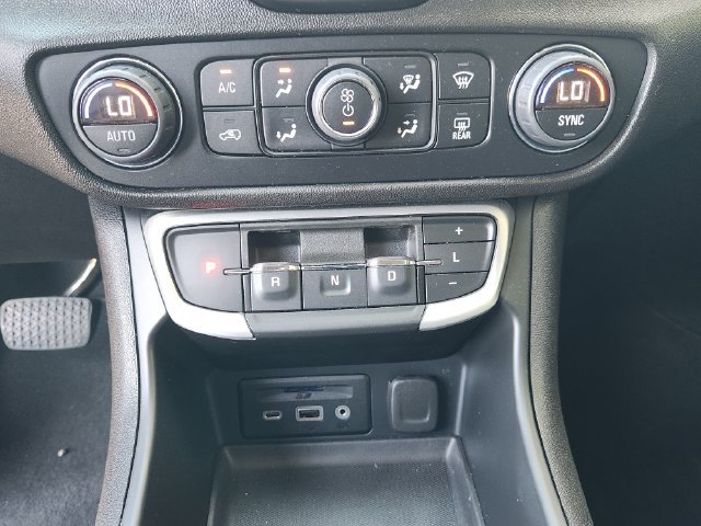 Used 2024 GMC Terrain SLT w/ Elevation Edition FWD image 17