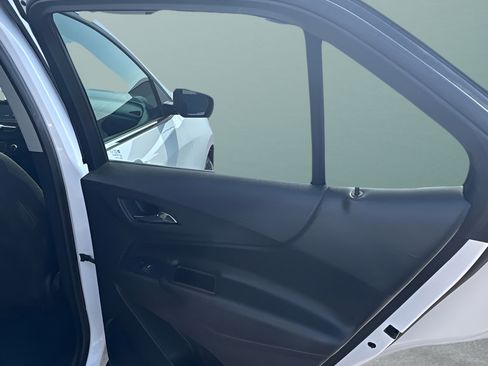 Used 2018 Chevrolet Equinox LT FWD image 18