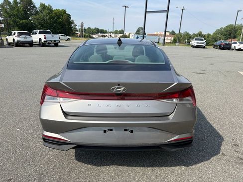 Used 2023 Hyundai Elantra SEL w/ Cargo Package FWD image 7