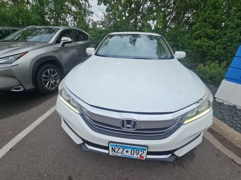 Used 2016 Honda Accord EX image 2