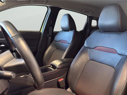 Used 2025 Nissan Kicks SR AWD/4WD image 12