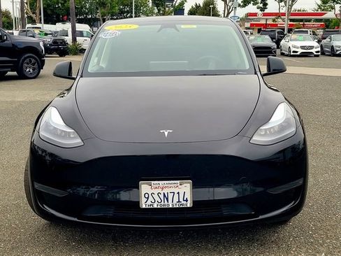 Used 2025 Tesla Model Y Long Range RWD image 2