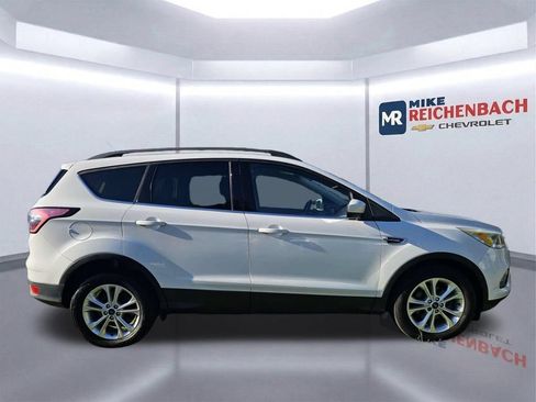 Used 2017 Ford Escape SE w/ Equipment Group 201A FWD image 3