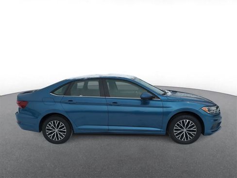 Used 2020 Volkswagen Jetta SE w/ SE Cold Weather Package image 9