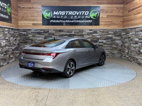 Used 2023 Hyundai Elantra SEL w/ Convenience Package image 9