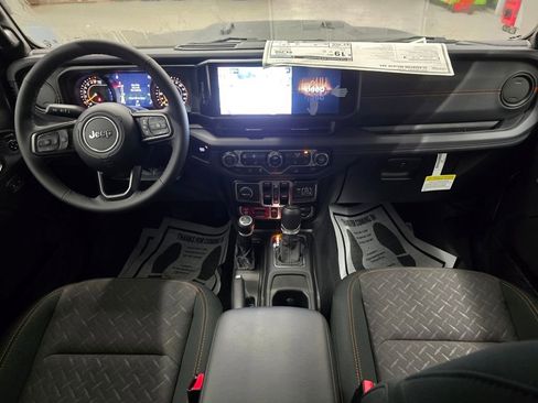 New 2025 Jeep Gladiator Mojave w/ Convenience Group image 39