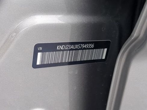 Used 2025 Kia Soul LX w/ LX Technology Package FWD image 33