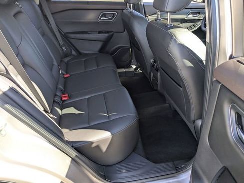 Used 2021 Nissan Rogue SL image 25