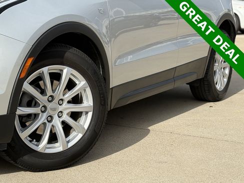 Used 2022 Cadillac XT4 Luxury w/ Cold Weather Package image 9