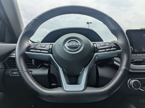 Used 2025 Nissan Altima 2.5 SR FWD image 21