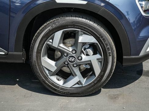 Used 2024 Hyundai Venue Limited FWD image 8