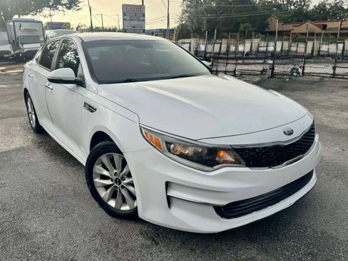 Used 2018 Kia Optima LX w/ 17" Alloy Wheels Package FWD image 2