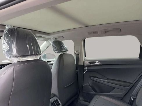 New 2026 Volkswagen Taos SE FWD image 7